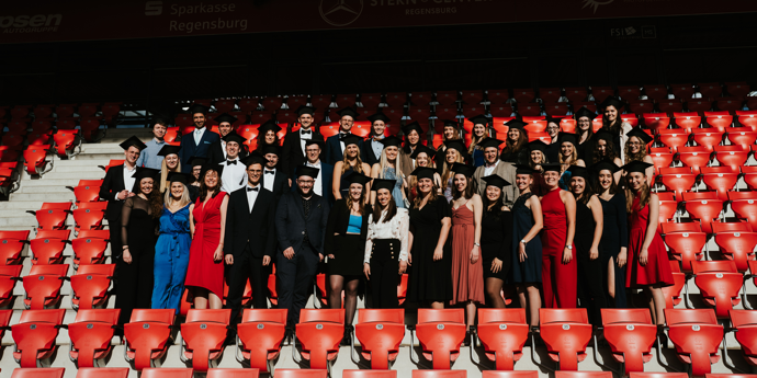 Die Bachelorabsolventengruppe der Fakultät BW Foto: Johannes Ritter sponsored by Horbach Wirtschaftsberatung GmbH.